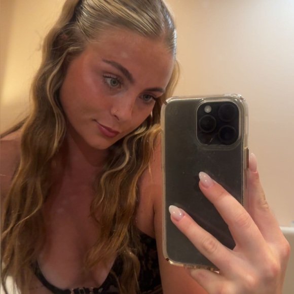 Meet your Posher, Addison - Picture 1 of 1